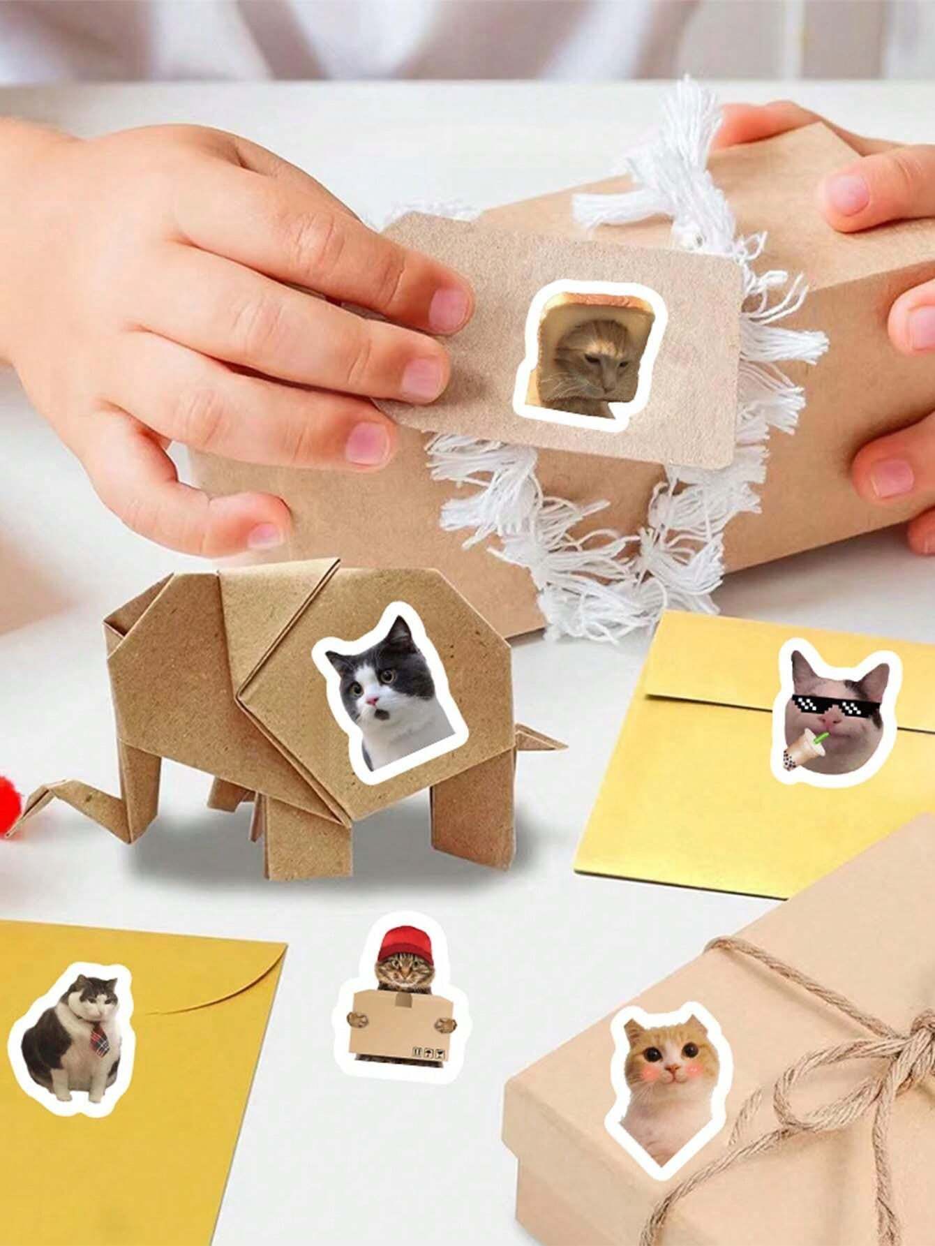 500 Sheets/Roll Of Cat Expression Roll Stickers Cat Memes Sticker for Decorating Handbags Cellphone Laptop Refrigerator Envelope Sealing Stickers